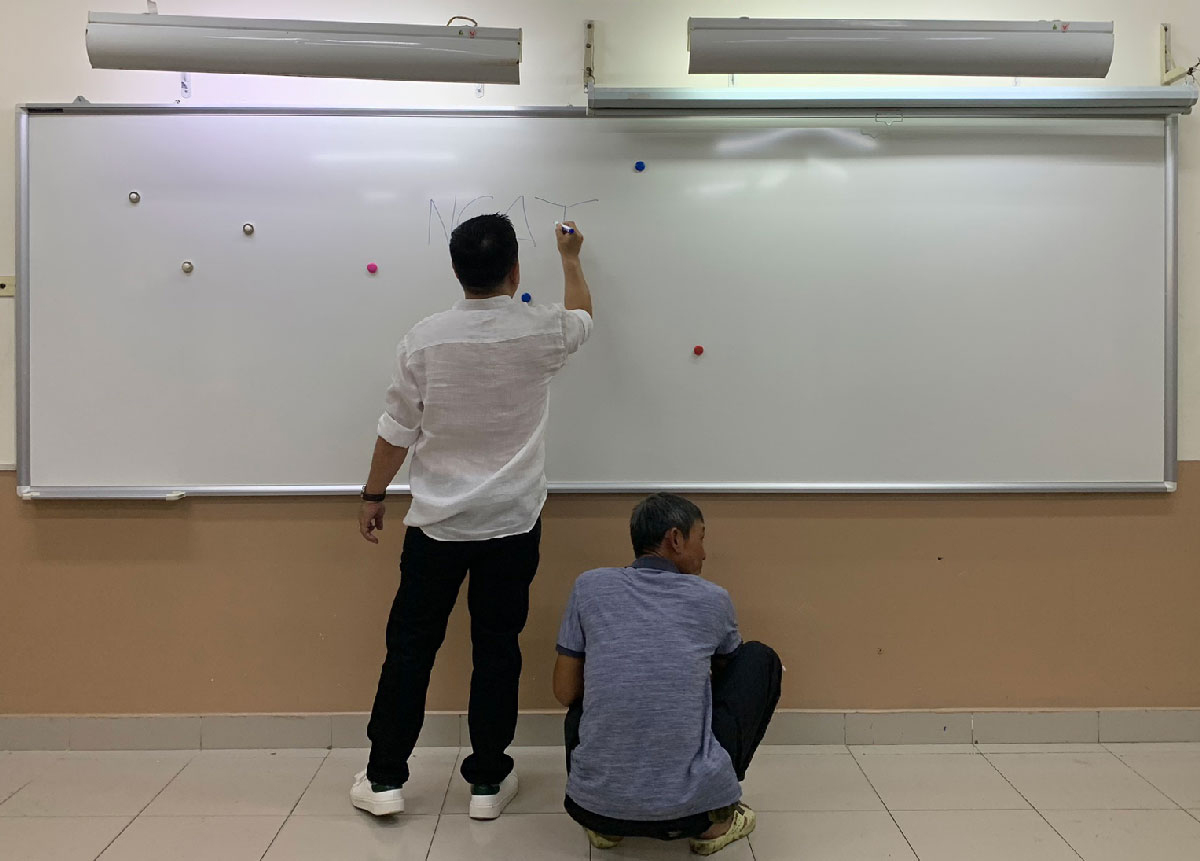 bảng trắng treo tường BAVICO